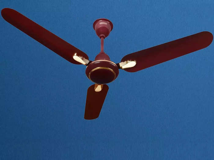 हाई कॉपर मोटर वाले इन Ceiling Fan से कमरे के कोने-कोने तक पहुंचेगी हवा, जाने और भी फीचर्स