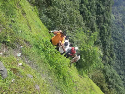 भीषण अपघात: १५० फूट खोल दरीत कोसळला मालवाहू ट्रक; चालकाचा मृत्यू