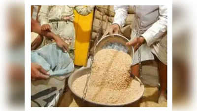गाजीपुरः सरकारी योजना में झोलझाल, लाखों का अनाज बेचते हैं किसान लेकिन खाते हैं सरकारी राशन