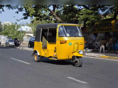 విశాఖ: ఆటోలో కనిపించిన బ్యాగ్.. తీసి చూసి అవాక్కైన డ్రైవర్