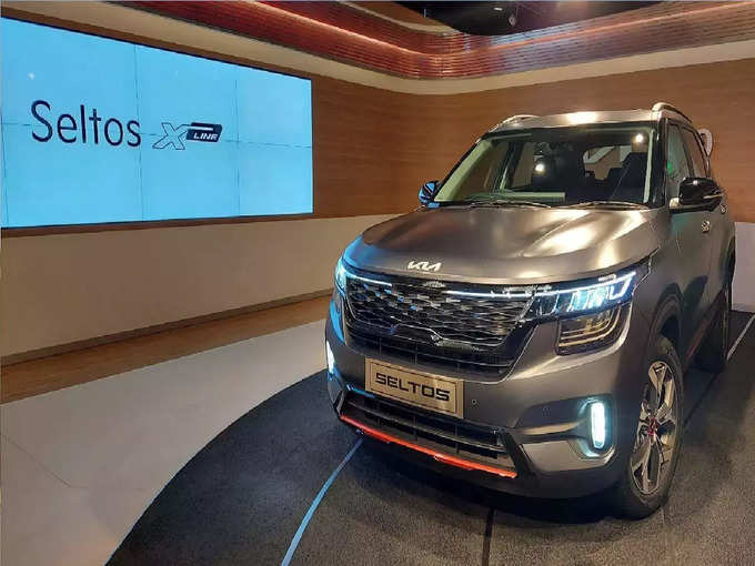 Mahindra XUV700 SUV All Variants Price Features 3