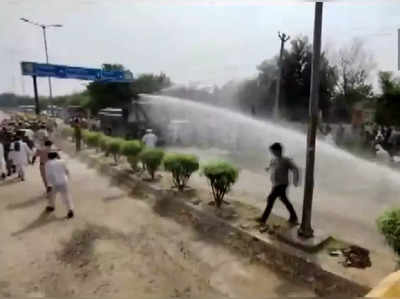 Farmers Protest: शेतकरी आंदोलक -पोलिसांची पुन्हा धुमश्चक्री; आंदोलकांवर पाण्याचा मारा