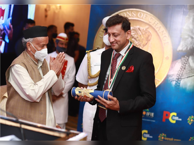 देवेंद्र फडनवीस, जैकी श्रॉफ़, दिया मिर्ज़ा, नवाज़ के साथ जयपुर के एस पी भारिल्ल को मिला चैंपियंस ऑफ चेंज राष्ट्रीय अवॉर्ड ,महाराष्ट्र राज्यपाल ने किया सम्मानित