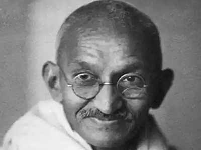 mahatma gandhi అహింస అనే ఆయుధంతో బ్రిటిషర్లకు పడమర దారి చూపించిన గొప్పనేత