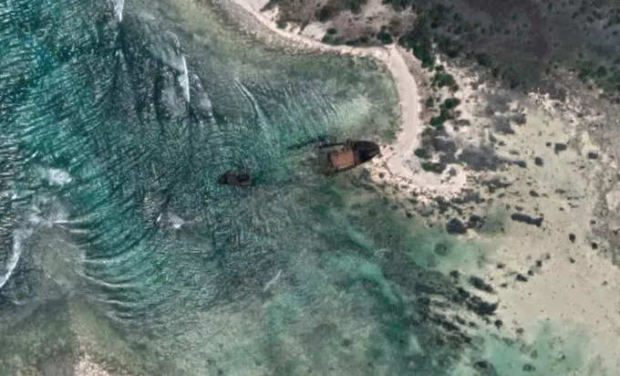 అండమాన్‌లో విరిగిన నౌక (image credit - google maps)