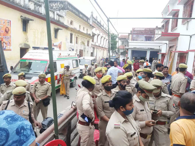 भारी पुलिस फोर्स रहा तैनात