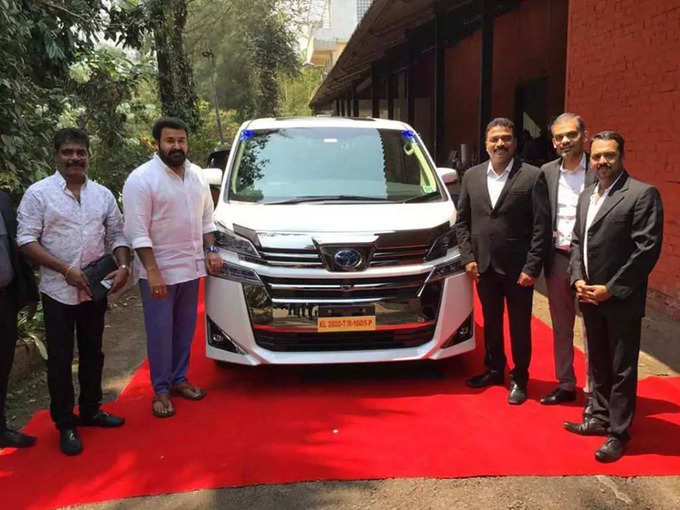 Mohanlal Throwback Picture With Hindustan Ambassador 2