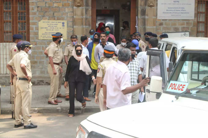 आर्यन खान समेत सभी आरोपियों को दफ्तर से कोर्ट लेकर जा रही NCB