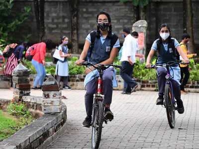 School Reopen: 18 महीने बाद लौटी रौनक, फिर से खुले महाराष्ट्र में स्कूल, इन छात्रों के अभी भी बंद