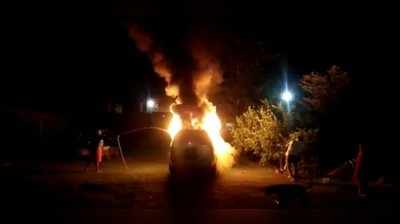 Agra News: BJP नेता के घर को आग लगाने की कोशिश, परिसर में खड़ी गाड़ी फूंक डाली