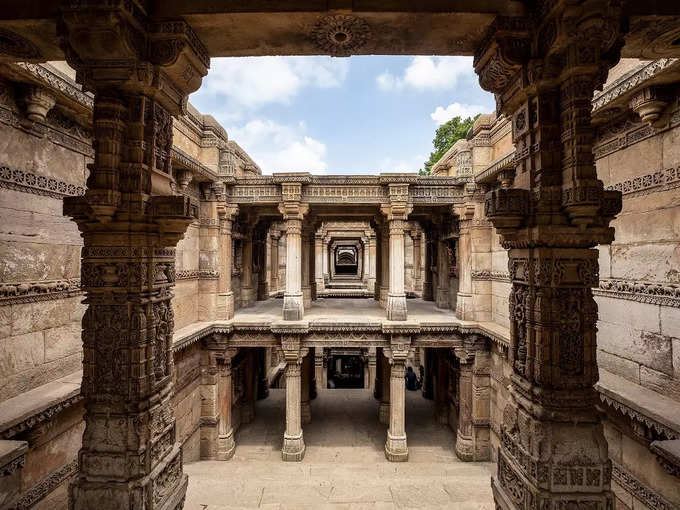 अदलज स्टेपवेल - Adalaj Stepwell, Ahmedabad in Hindi