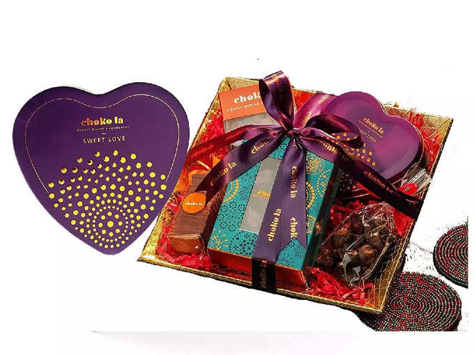 Chokola Sweet Love Heart Shaped Chocolate &amp; Small Tray Hamper Chocolate Special Combo Gifting Hamper