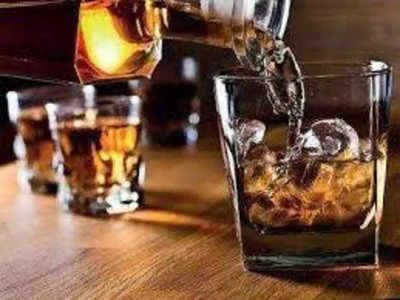 Delhi News: दिल्ली सरकार ने पार्टियों में शराब परोसने के लिए आवेदन नियमों में दी छूट