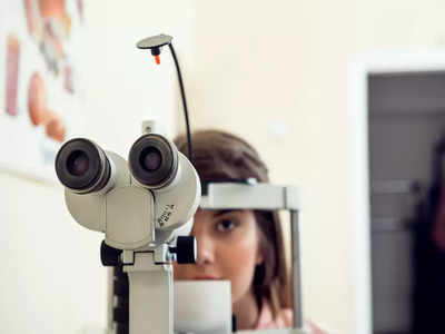 Career In Optometrist: ऑप्टोमेट्रिस्ट में करियर बनाना हुआ आसान, अच्छी जॉब के साथ मिलेगी बढ़िया सैलरी