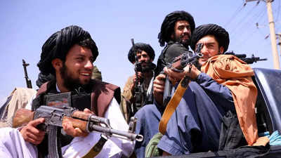 Taliban తాలిబన్ మార్క్ పాలన.. పోలీసుల అవతారమెత్తి ఆటవిక శిక్షలు.. భయంతో జనం