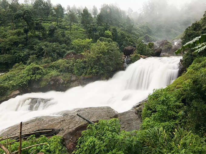 मुन्नार में अट्टुकड़ झरना - Attukad Waterfalls in Munnar in Hindi