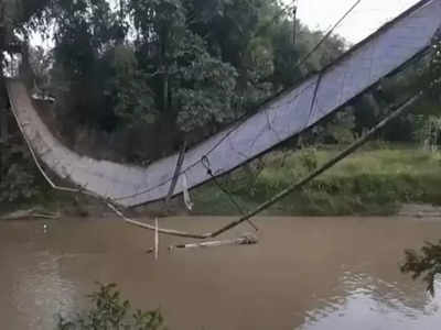 করিমগঞ্জে ঝুলন্ত সেতু ভেঙে আহত ৫০ জন ছাত্র