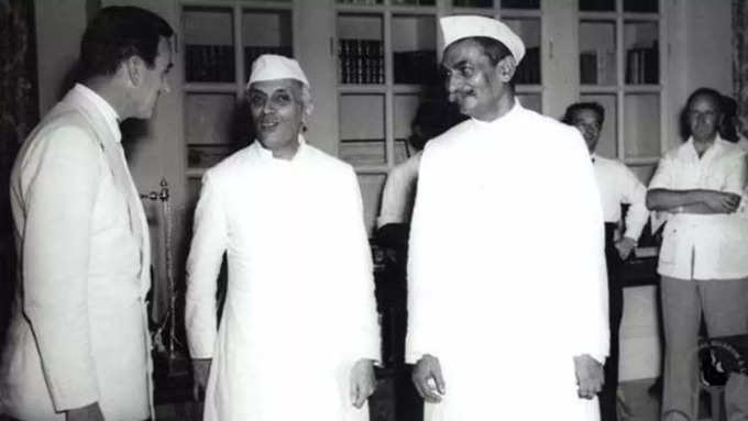 नेहरू ने प्रसाद को जाने से मना किया था...