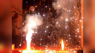 Firecracker Ban: हरित पटाखों की आड़ में हो रहा खेल, सुप्रीम कोर्ट ने कहा- जब बैन लगा है तो बाजार में कैसे बिक रहे?