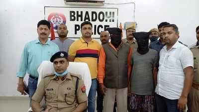 Bhadohi News: चाचा ने भतीजे की धारदार हथ‍ियार से की हत्‍या, जमीनी विवाद बनी वजह