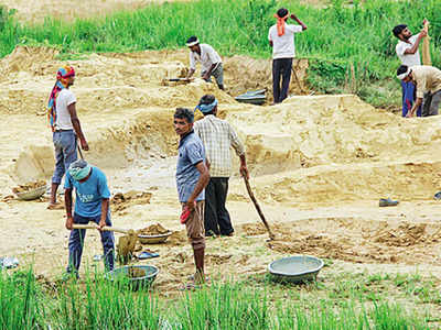 நூறு நாள் வேலைத் திட்டம்: சோம்பேறிகளுக்குச் சம்பளமா?