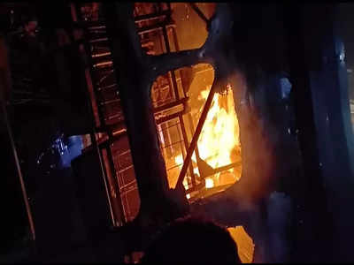 Moradabad news: मुरादाबाद जा रही बस में आग लगते ही ड्राइवर कूदा ... एक यात्री की मौत, कई घायल