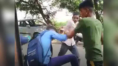 रायपुर में स्कूली छात्र की पिटाई, पांच लोगों ने रोककर बेल्ट, लात और घूंसों से पीटा, वीडियो वायरल