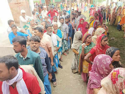 Bihar Panchayat Chunav Third Phase: पुलिस पर पथराव, अधिकारी को खदेड़ा, वोट के मतदाता को पीटा, छिटपुट हिंसा के बीच तीसरे चरण का पंचायत चुनाव संपन्न