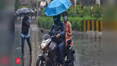 पावसात टू-व्हीलर चालवताना छत्री उघडली तर मोठी दंडात्मक कारवाई, पाहा कुठं लागू झाला नियम?