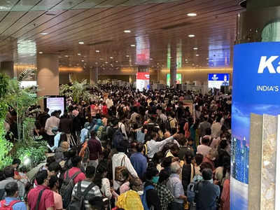 Mumbai News: लोगों का ऐसा सैलाब! मुंबई एयरपोर्ट पर आज जो हुआ, उसे भूल नहीं पाएंगे यात्री