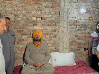 Navjot Singh Sidhu: पत्रकार के घर धरने पर बैठे नवजोत सिंह सिद्धू , कहा- गिरफ्तारी नहीं होने तक करूंगा भूख हड़ताल