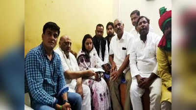 Manish Gupta murder: सपा ने मनीष के परिवार को सौंपा 20 लाख का चेक... पूछा दोषियों की गिरफ्तारी क्यों नहीं हुई