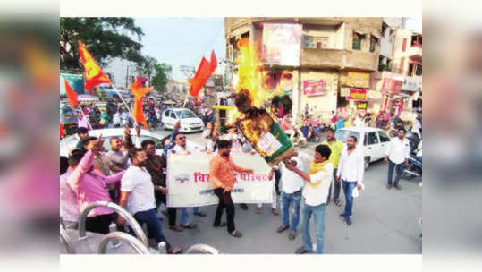 विहिंप, बजरंग दलाकडून दहशतवाद्यांच्या पुतळ्याचे दहन