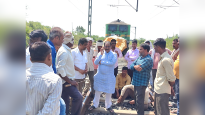 पांदण रस्त्याची दुरावस्था, संतप्त शेतकऱ्यांनी रोखली रतन इंडियाची रेल्वे