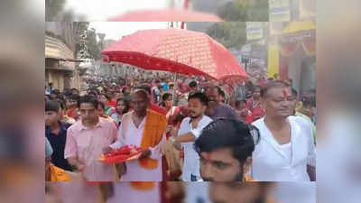 ৩০০ বছরের প্রথা মেনে ধুমধাম সহকারে হয় চাঁচল রাজবাড়ির পুজো