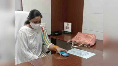 Kanpur News: मनीष गुप्ता की पत्नी मीनाक्षी ने KDA में संभाला OSD पद का चार्ज... पति को याद कर छलके आंसू