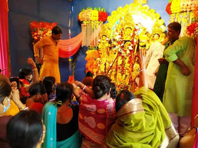 মহাঅষ্টমীর রাতের প্রতীক্ষায় শহর, শুরু কাউন্টডাউন