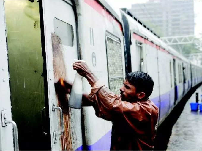spiting in railway stations