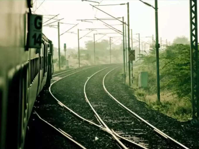 3- ओखा-दिल्ली सराय रौहिल्ला स्पेशल ट्रेन