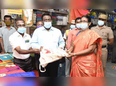 தீபாவளிக்கு தள்ளுபடி விலையில் தேனி கலெக்டர் சட்டை வாங்கிய செய்தி!