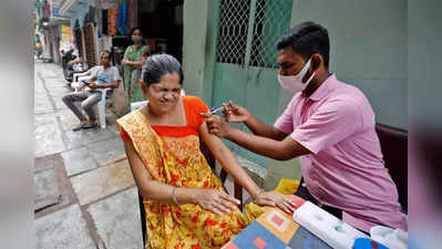 vaccination in india : करोना लसीकरण मोहीम; १०० कोटी डोसचे लक्ष्य पूर्ण होताच विमानतळ, रेल्वे स्टेशनवर होणार उद्घोषणा