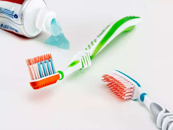 टूथब्रश और टूथपेस्ट - Toothbrush and toothpaste