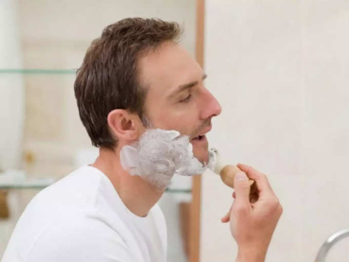 रेजर और शेविंग क्रीम - Razor and shaving cream