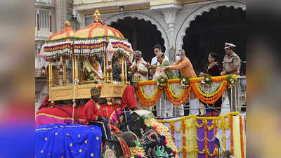 ಮೈಸೂರು ದಸರಾ ಜಂಬೂಸವಾರಿಗೆ ವರ್ಣರಂಜಿತ ತೆರೆ: ಕಣ್ಮನ ಸೆಳೆದ ಸ್ತಬ್ಧಚಿತ್ರಗಳು!