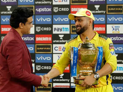 IPL 2021: सिर्फ ट्रोफी ही नहीं अपनी इस बात से दिल भी जीत गए धोनी