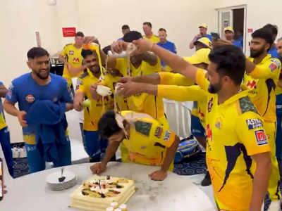 Shardul Thakur News: खिताबी जीत के बाद शार्दुल ठाकुर के बर्थडे का ऐसा धांसू सेलिब्रेशन, Lord को केक से नहलाया