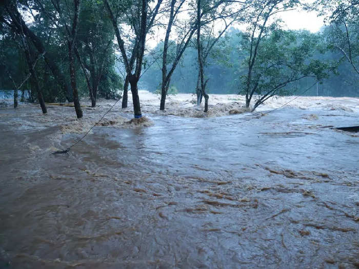 മഴ പെയ്തിറങ്ങി; വിറങ്ങലിച്ച് കേരളം; മരണം ഒമ്പതായി