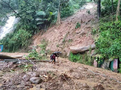 ന്യൂനമര്‍ദ്ദത്തിന്റെ ശക്തി കുറയും; സംസ്ഥാനത്ത് ഇന്നും മഴ തുടരും; കൊക്കയാറിൽ ഏഴ് വീടുകള്‍ ഒലിച്ചു പോയി