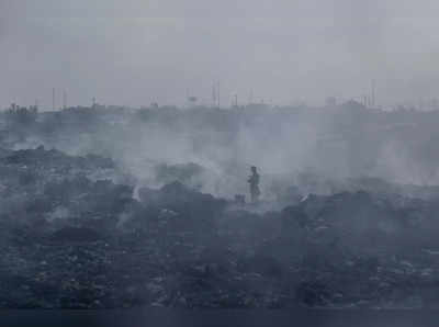 Pollution in Noida: दिवाली से पहले ही नोएडा में अचानक बढ़े प्रदूषण ने बजाई खतरे की घंटी, पाबंदियों के लिए रहें तैयार
