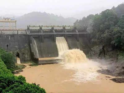 എട്ട് ഡാമുകളില്‍ റെഡ് അലര്‍ട്ട്; സംസ്ഥാനത്താകെ 105 ദുരിതാശ്വാസ ക്യാമ്പുകൾ തുറന്നു; ജാഗ്രത തുടരണമെന്ന് മുഖ്യമന്ത്രി